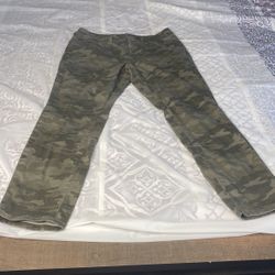 Universal Thread Jeans