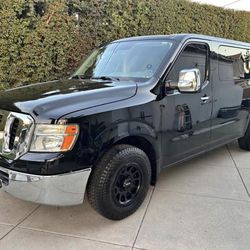 2020 Nissan NV3500 HD Passenger · SL Van 3D