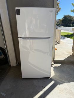 18.3 Frigidaire refrigerator