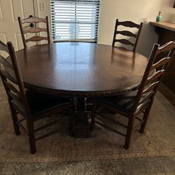Dining table & 4 Chairs 