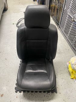 Forester XT limited power leather front driver seat (SG)