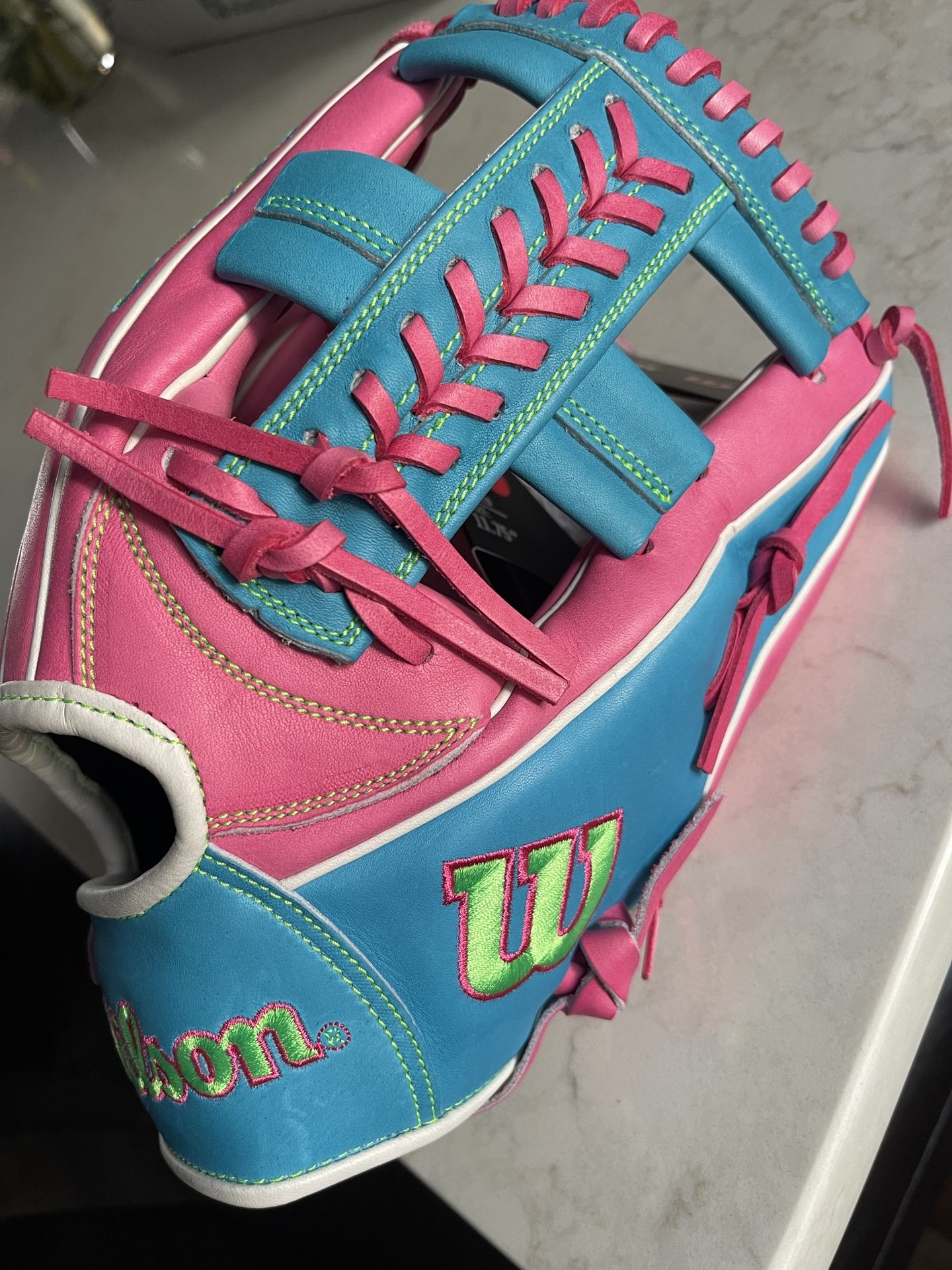 Wilson A2000 11.75” Baseball Glove Pink