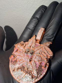 VVS Moissanite (WEED) pendant