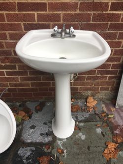 Pedestal Sink With Free Faucet, 