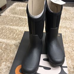 Bogs Women’s Size 6 Color Black $70