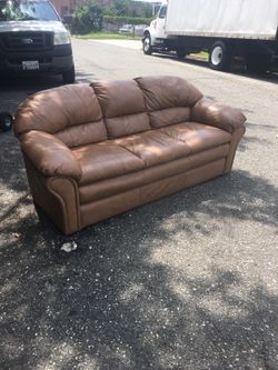 Gorgeous 3 Seat Brown Leather Couch!
