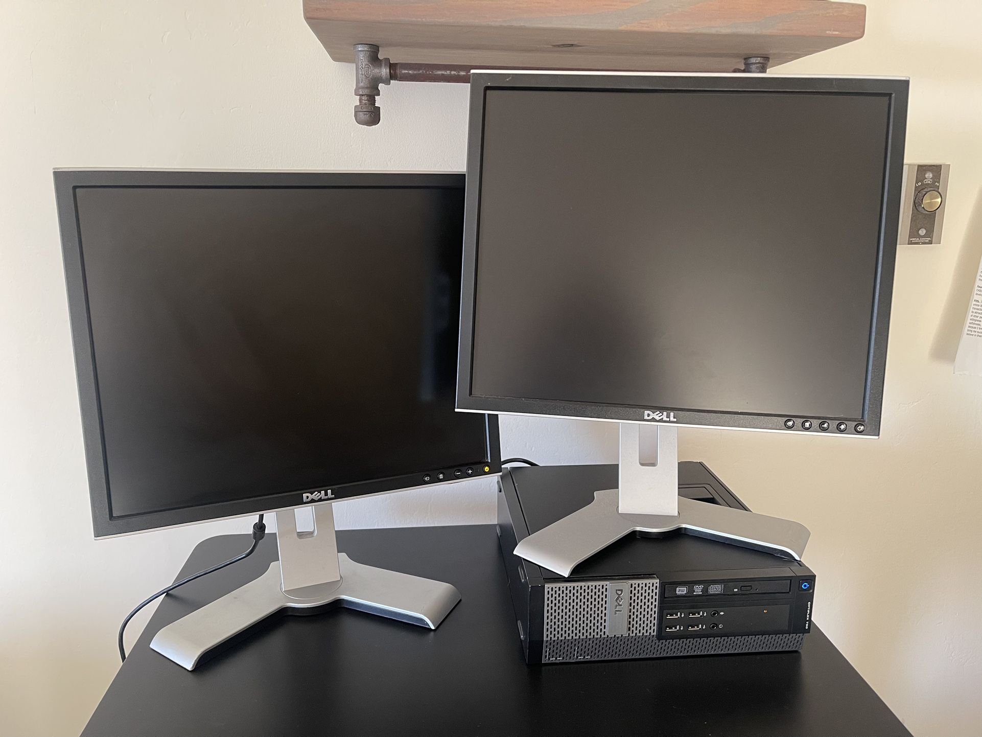 Desktop computer with Dual Monitors 