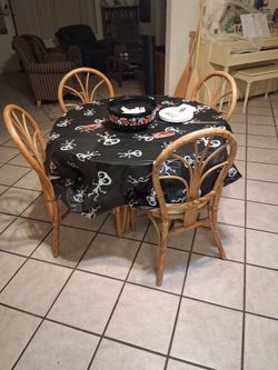 Indoor outdoor table and chairs