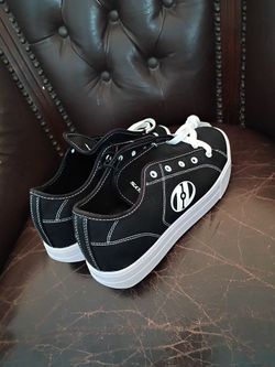 Heelys rolling shoes size 9 brand new no box