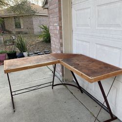 CORNER TABLE ALL WOOD ON TOP 