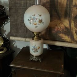 Antique Gone With The Wind Lamp