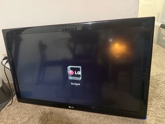 LG 42" 1080p Full HD TV (Wall Mount Ready) - Works Great!