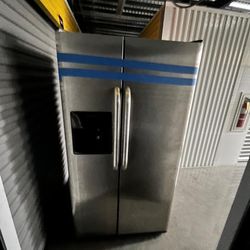 Refrigerator. In Great Condition