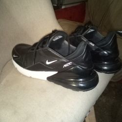 Nike Air max 270 Leather Size 12.