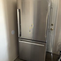 New Hisense Refrigerator 17.1 cb fr