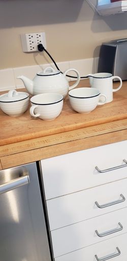 Crate And Barrel Teapot Set