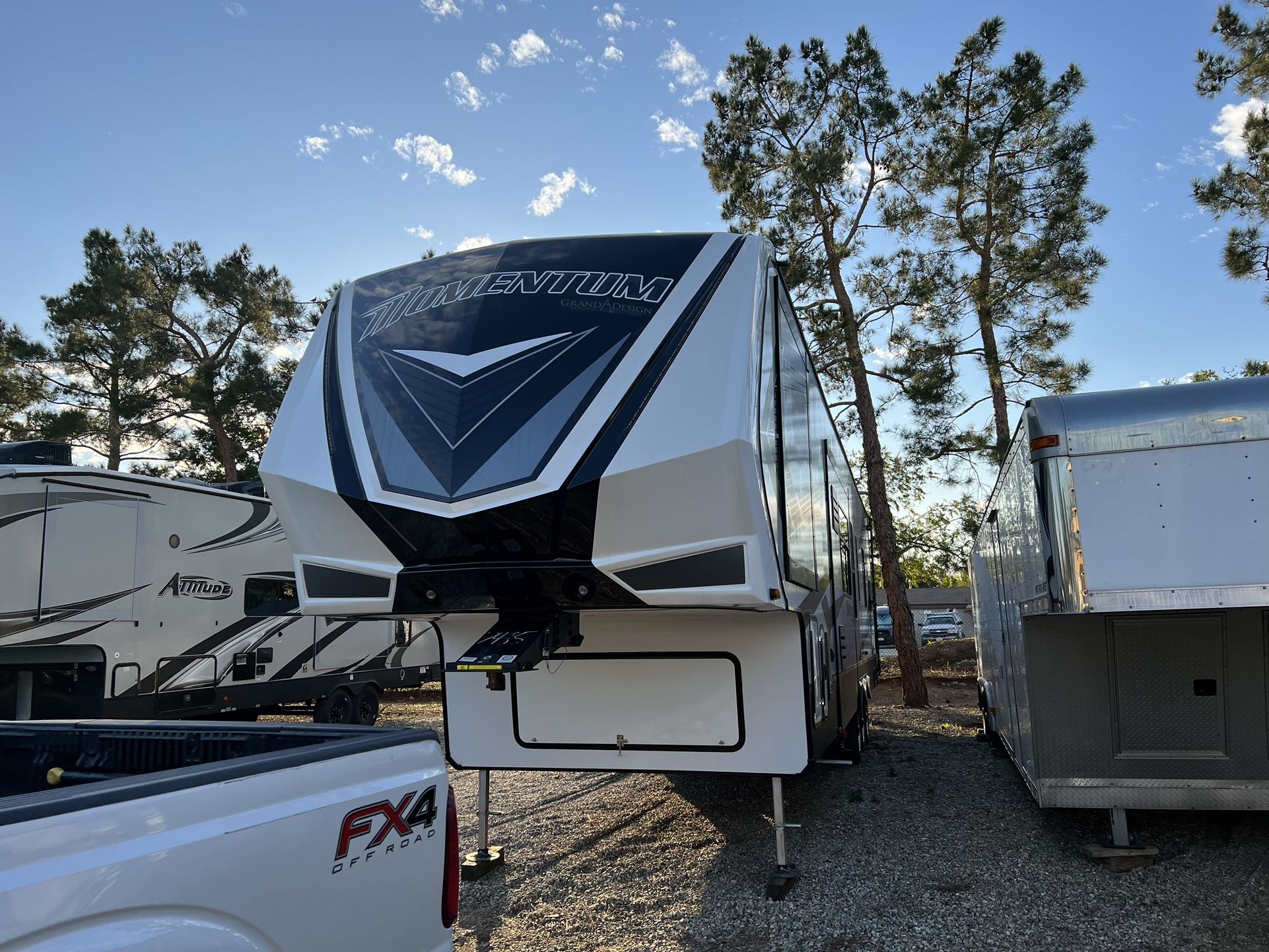 2021 Momentum 393G Toy Hauler