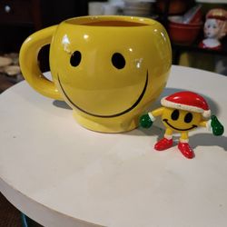 Large Smiley Face coffee cup

& FLEX TOY