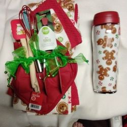 Christmas  Gift Collection Holiday Ginger Bread Towels and Gingerbread Cup