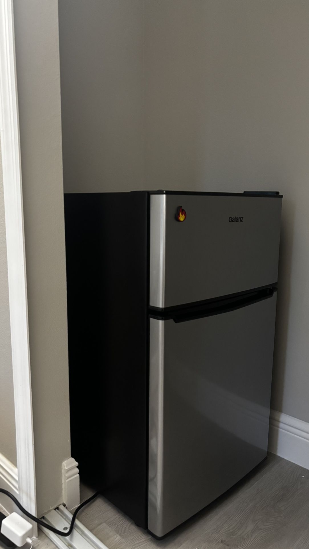 Mini Refrigerator ( NEW)