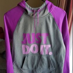 Nike ThermaFit Sweater