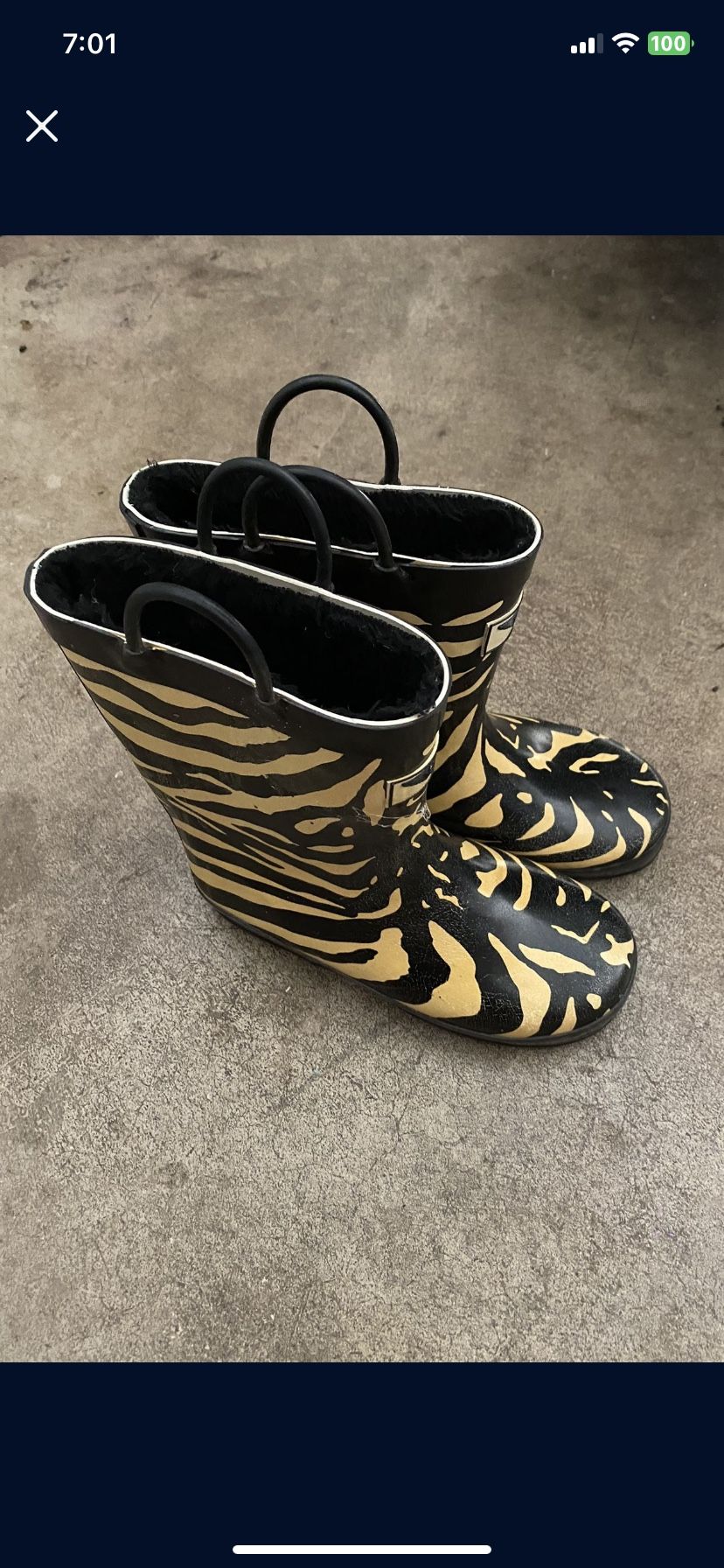 Fuzzy Lined Rain Boots Size 3
