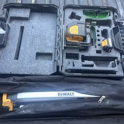 Dewalt laser green with tripod no battery no charger