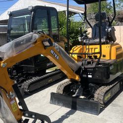 D902 Mini Excavator Kubota Diesel 3 Cylinder D902 Mini Excavator 2.2 Ton Free Delivery Up To 50 Miles