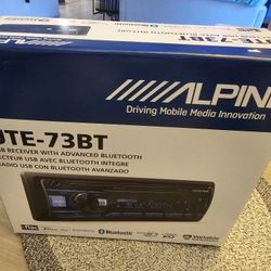 Alpine UTE-73BT  Bluetooth USB Reciever 