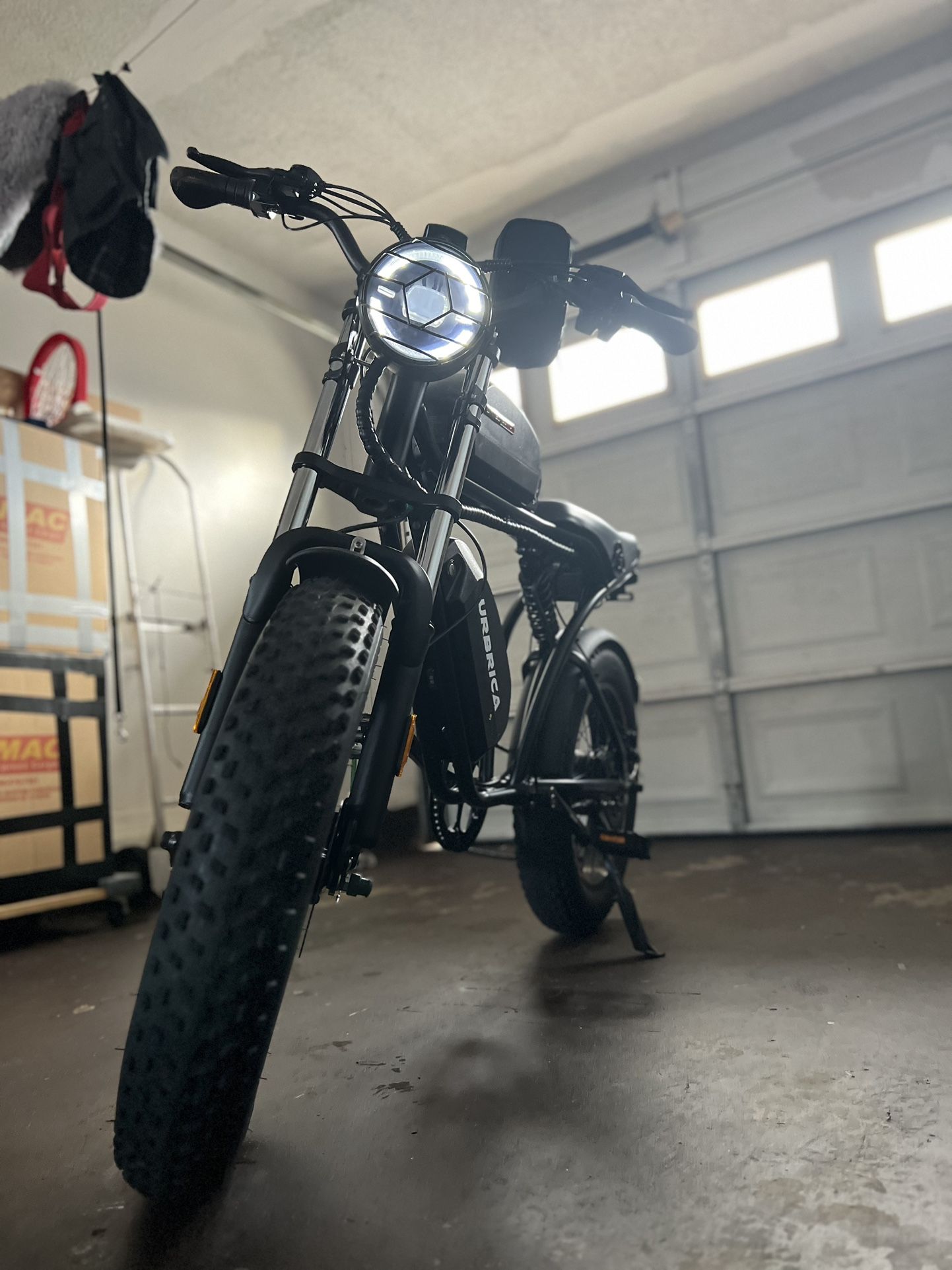 Vintage-Inspired Sport E-bike suitable for city commute and off road adventures