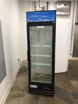 Avantco Commercial Fridge With Light