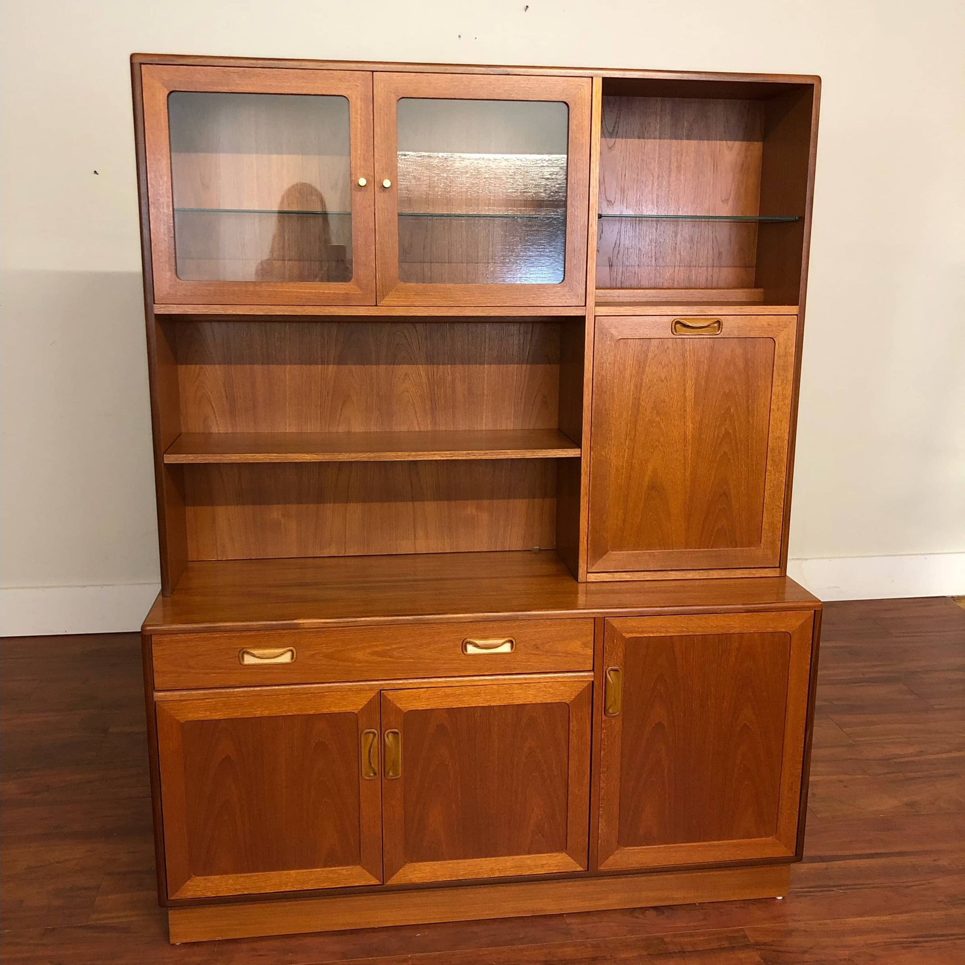 Vintage Teak Sideboard / Hutch / Bar - Many More Items In Stock!