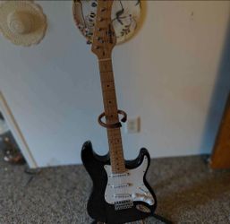 2000 Behringer Electric Guitar