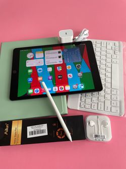Apple IPad 8th Generation (10.2” Retina /Latest iOS 26/ 2020 model) 32GB with stylus pen, keyboard & Accessories