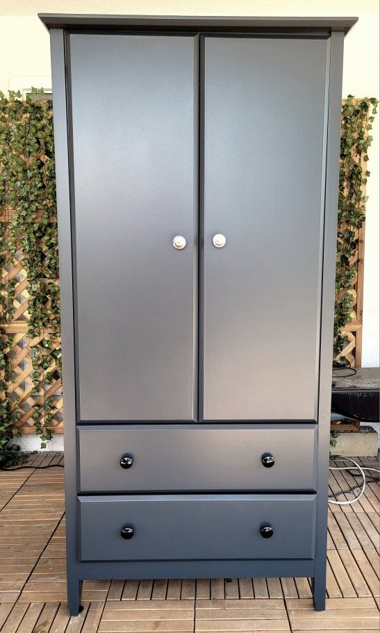 Armoire / Dresser