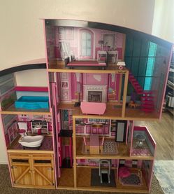 Barbie Giant Dollhouse