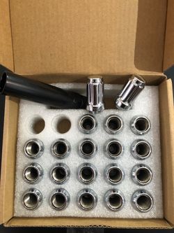 new 20 piece 12x1.25 chrome color spline design lugnuts for Nissan, Subaru, infiniti and scion frs