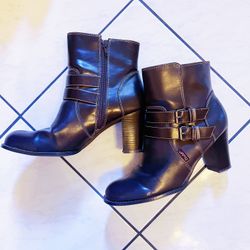 Mudd Chocolate Ankle Booties 
