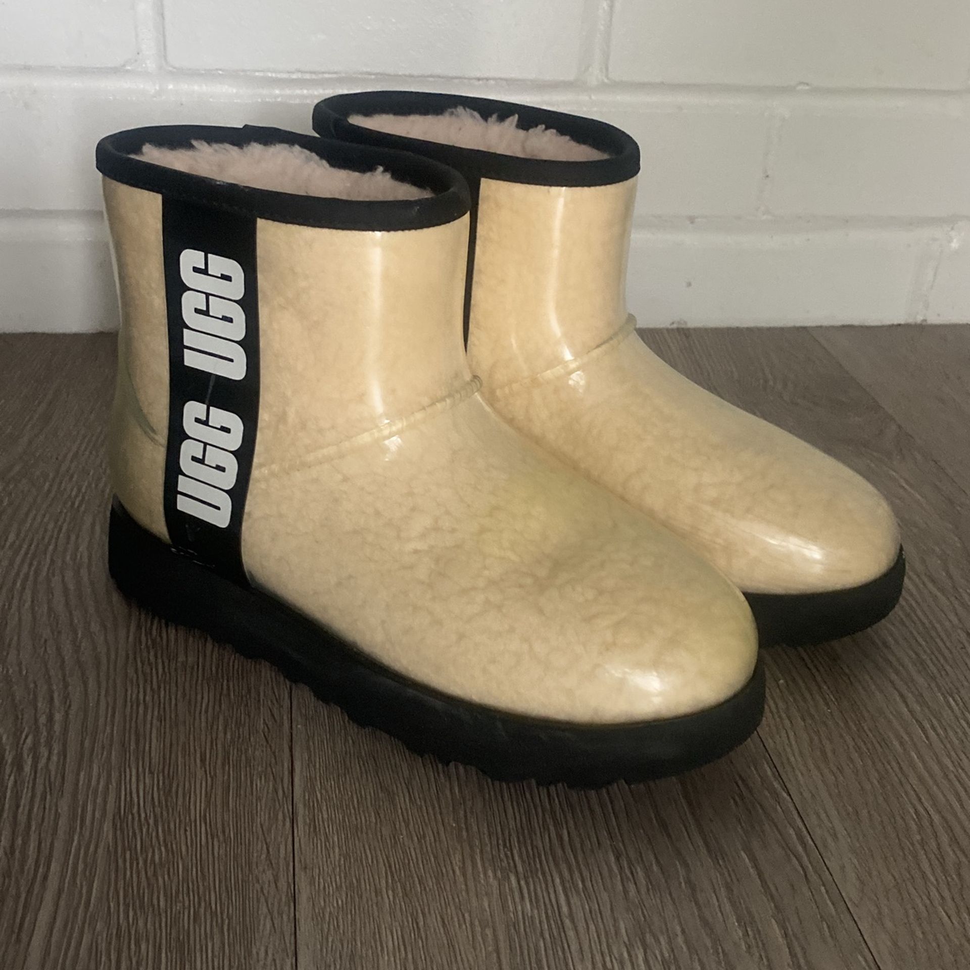 UGG Clear White Classic Mini Logo Rain/snow Boots Sz 5.5-6 Worn Once Excelent Conditions
