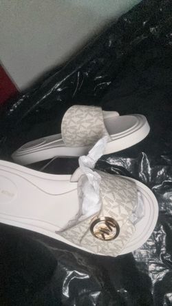 MK sandles 8 women