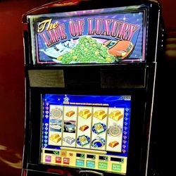 Life Of Luxury Slot Machine 