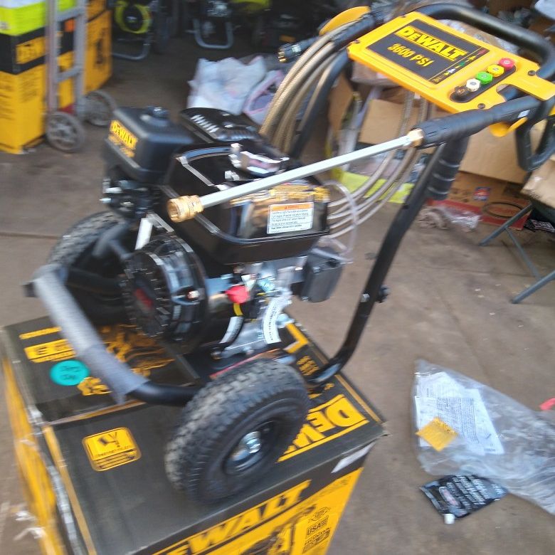 Dewalt 3600 psi at 2.5 gpm honda gx200 with aaa triplex pump cold water professional gas pressure washer sale