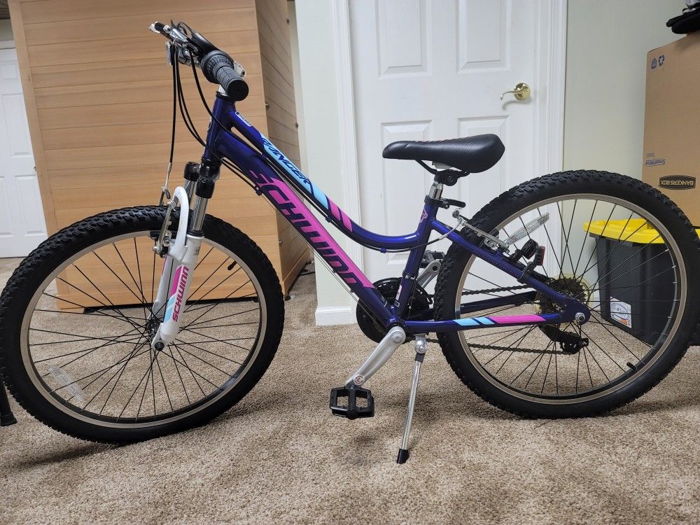 24" Girl's Schwinn Ranger Hybrid Mountain Bike