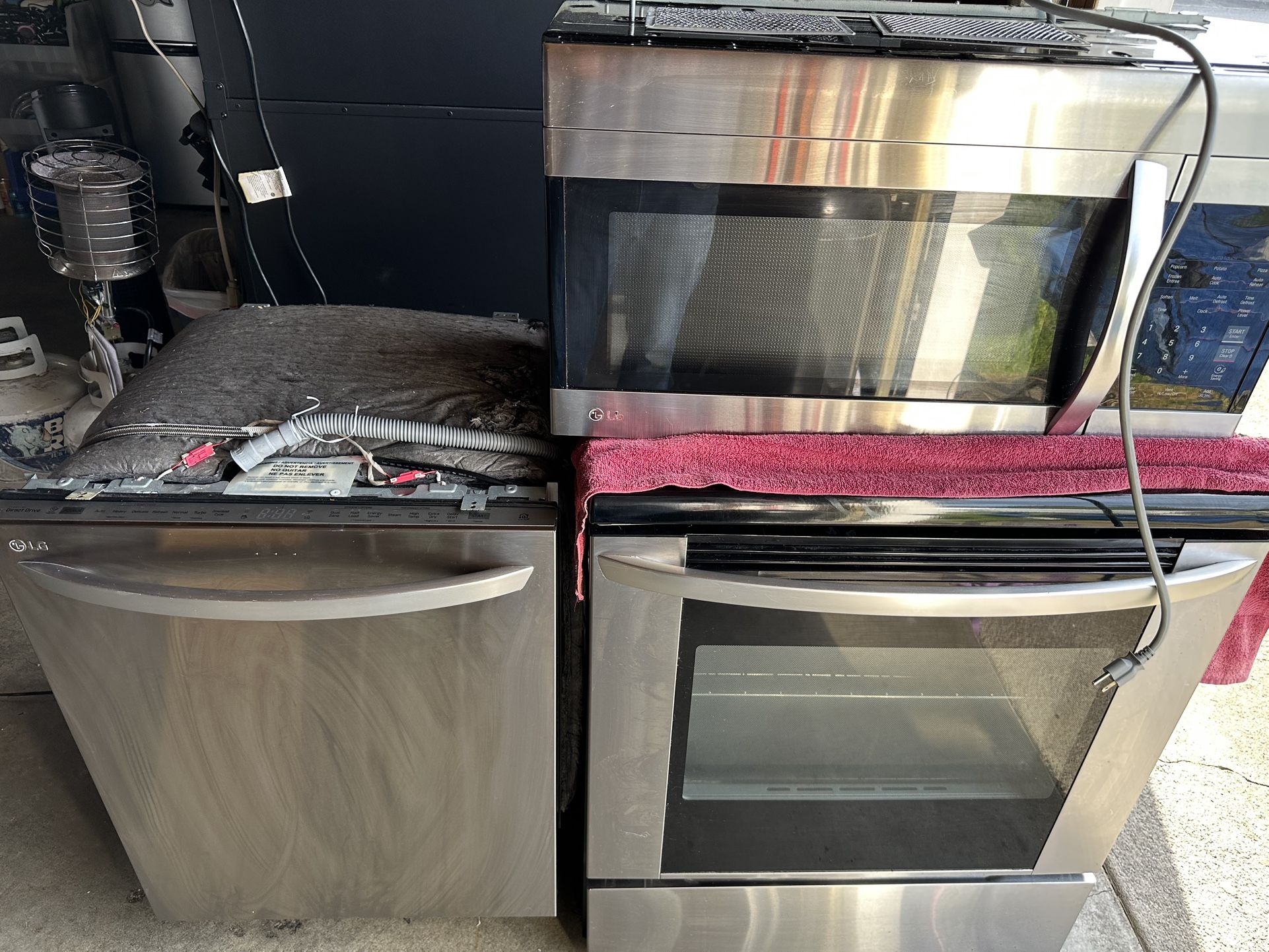 Stove, Microwave, Dishwasher Set