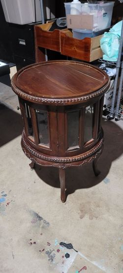 Round Tea Table