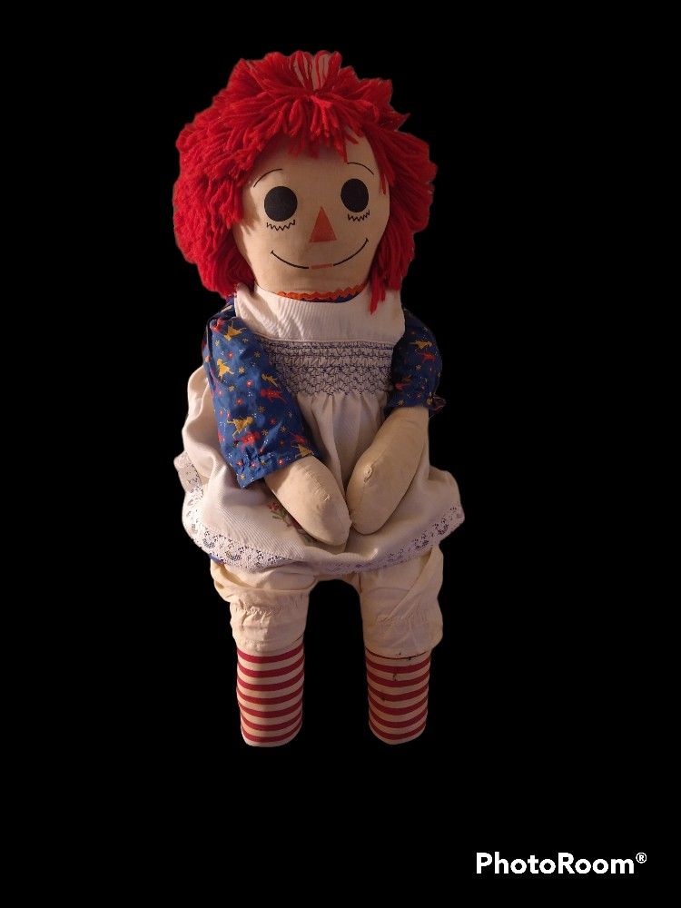Raggedy Ann / Annabelle doll 24"
Vintage antique. Great shape. Normal wear. 24" approximately.
(Creepy haunted spooky)