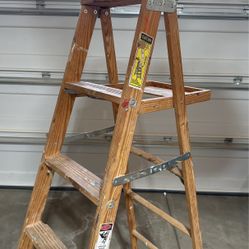 Selling For $ 45, Wooden Ladder, great Condition. Great for Remodeling / Constant 