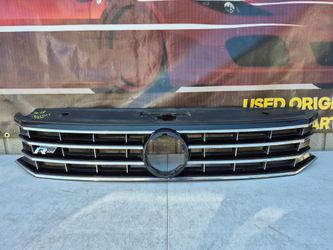 2016 2017 2018 VOLKSWAGEN PASSAT R LINE R-LINE FRONT BUMPER GRILLE GRILL ORIGINAL USED