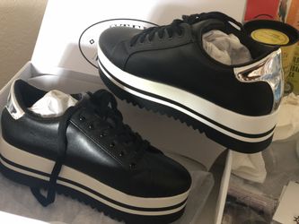 Steve Madden Platform Beautiful Sneakers. Women Size 6