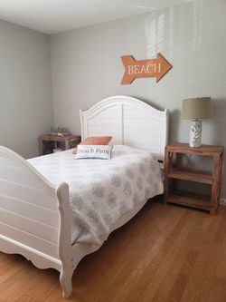 FULL SIZE BED & bunkie board
